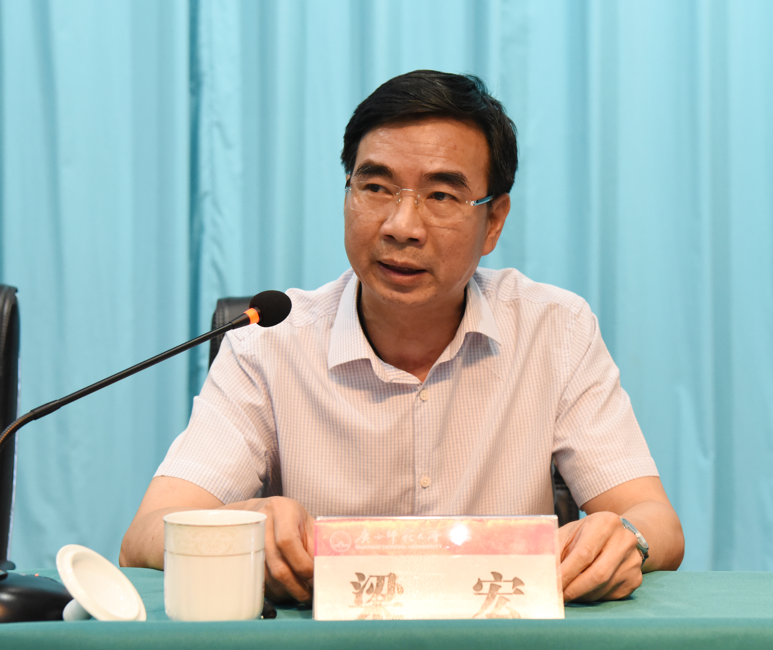 我校原校长梁宏讲话9.jpg
