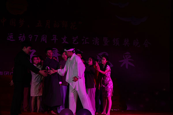 经济管理学院群舞《南京·亮》