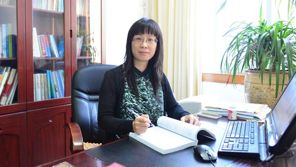 2017最美教师展播:侯莉敏(广西).jpg 2017最美教师展播:侯莉敏(广西).jpg