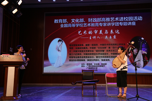 吴教授现场与学生现场互动.jpg 吴教授现场与学生现场互动.jpg