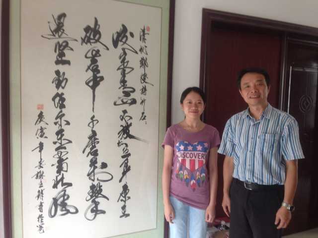 采访人员与蓝日模校长合影