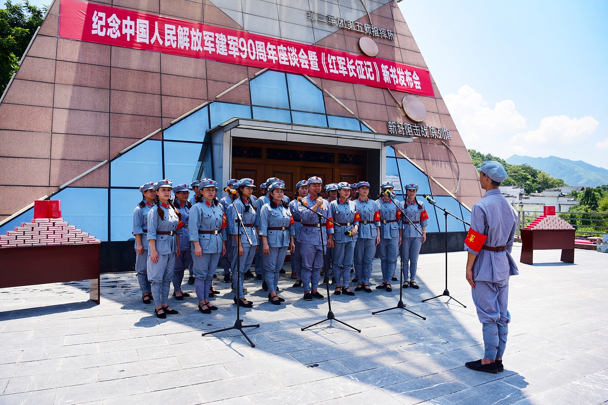 大合唱《四渡赤水出奇兵》（李显杨 摄）.JPG