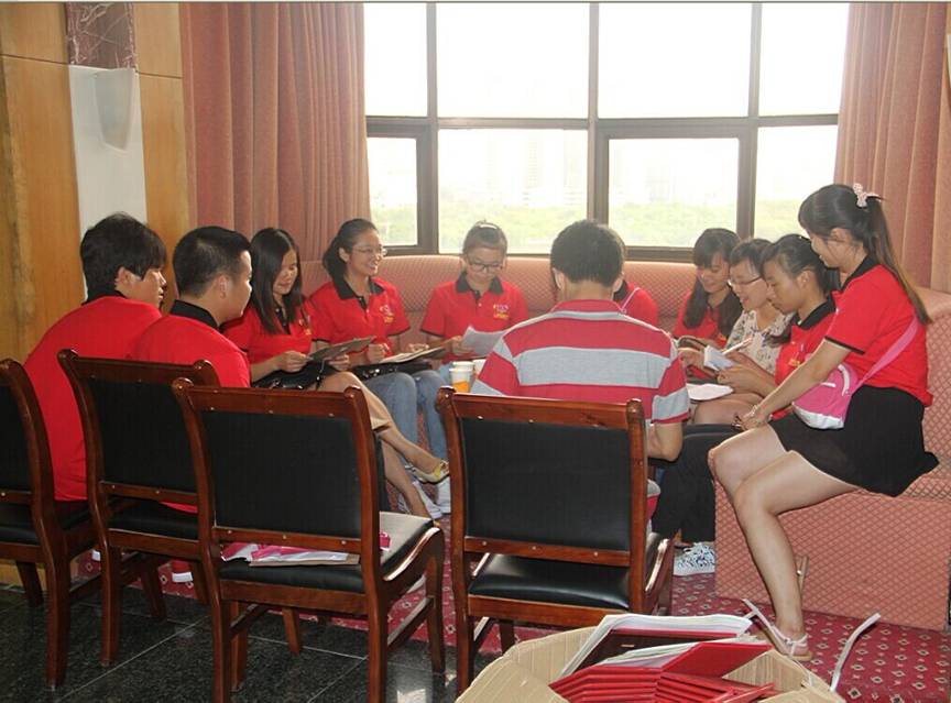 出发前志愿者们在南宁接受培训