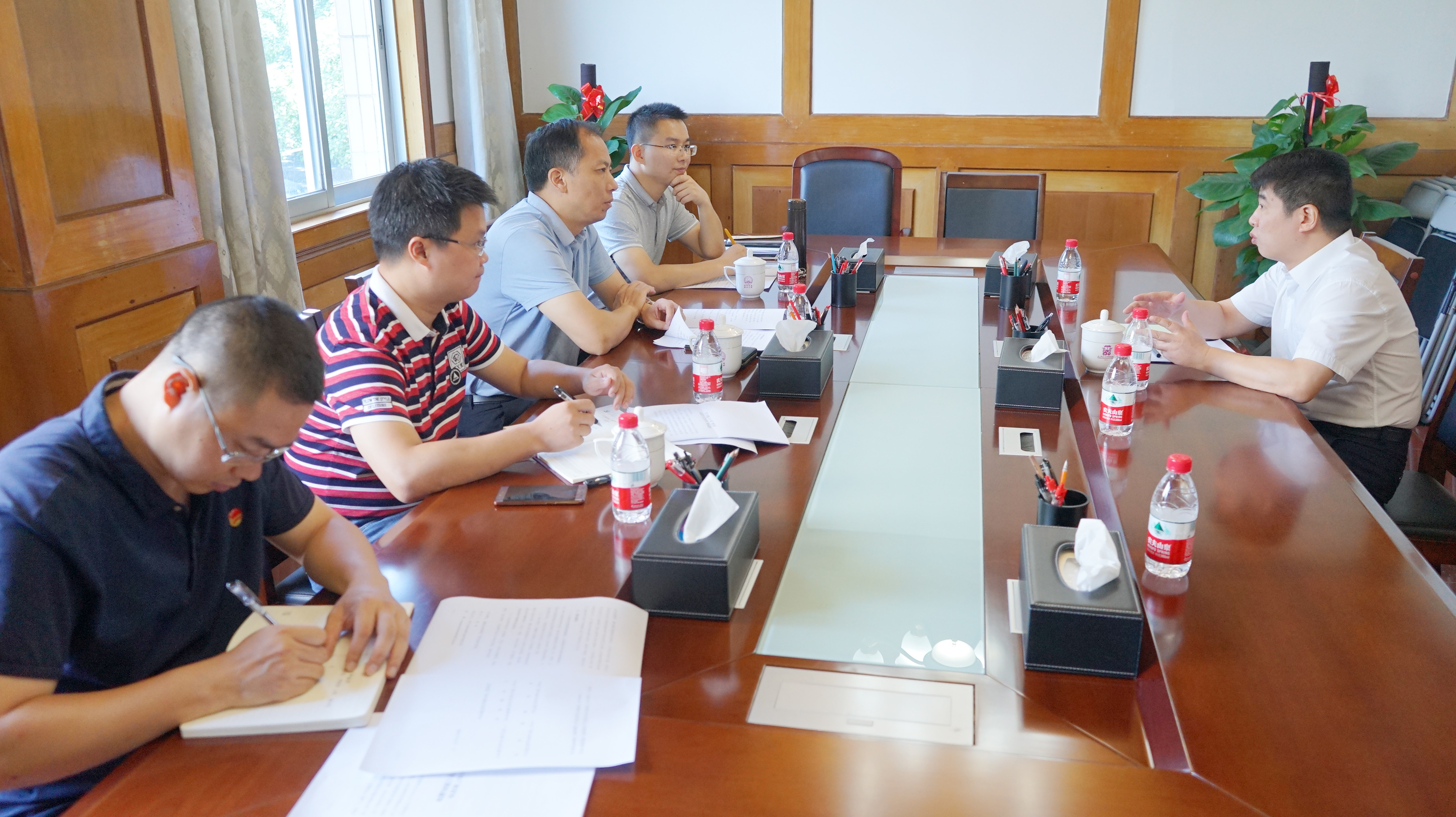 座谈会现场一.JPG