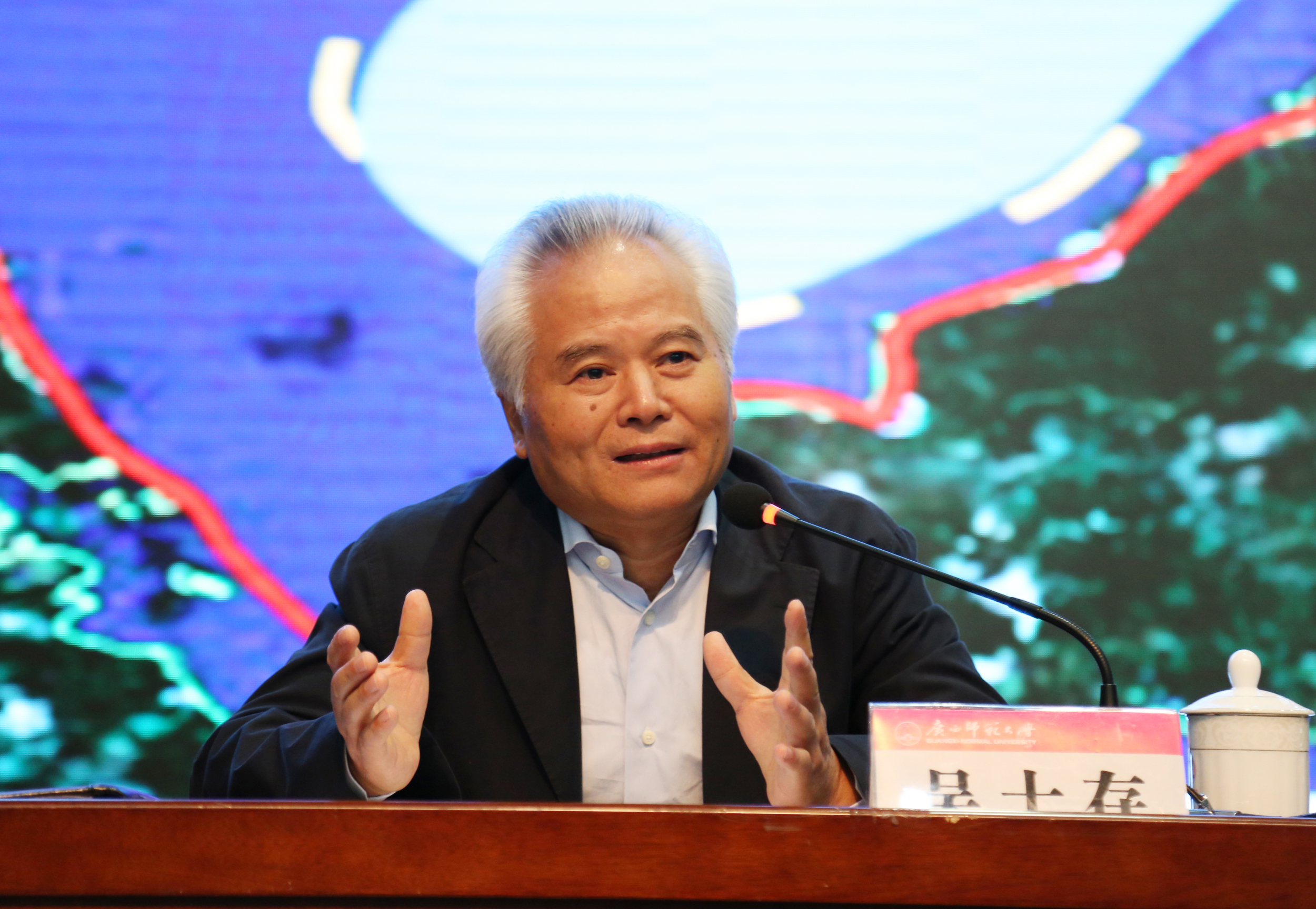 吴士存教授作报告99.jpg