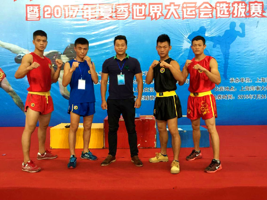 我校散打代表队合影