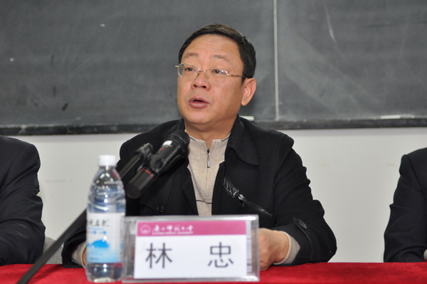 广西高中历史新课改专家组组长、桂林中学校长林忠讲话