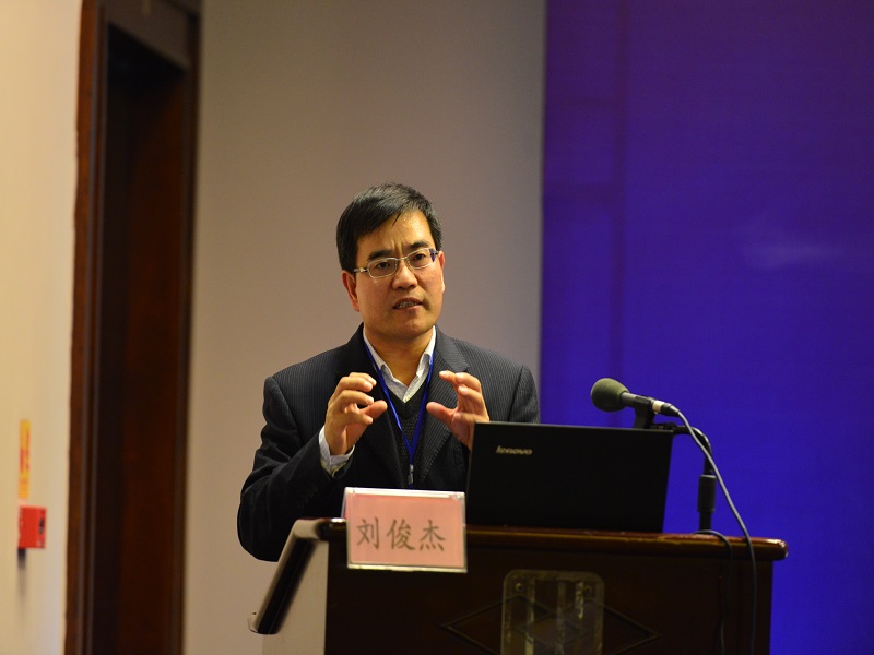 ７广西师范大学经济管理学院刘俊杰教授作主旨发言.jpg