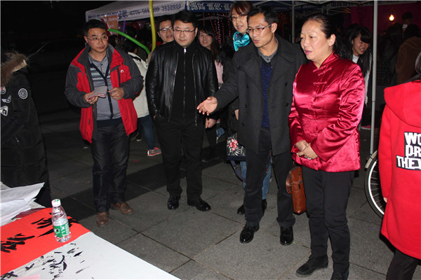 王枬书记在参观游园活动