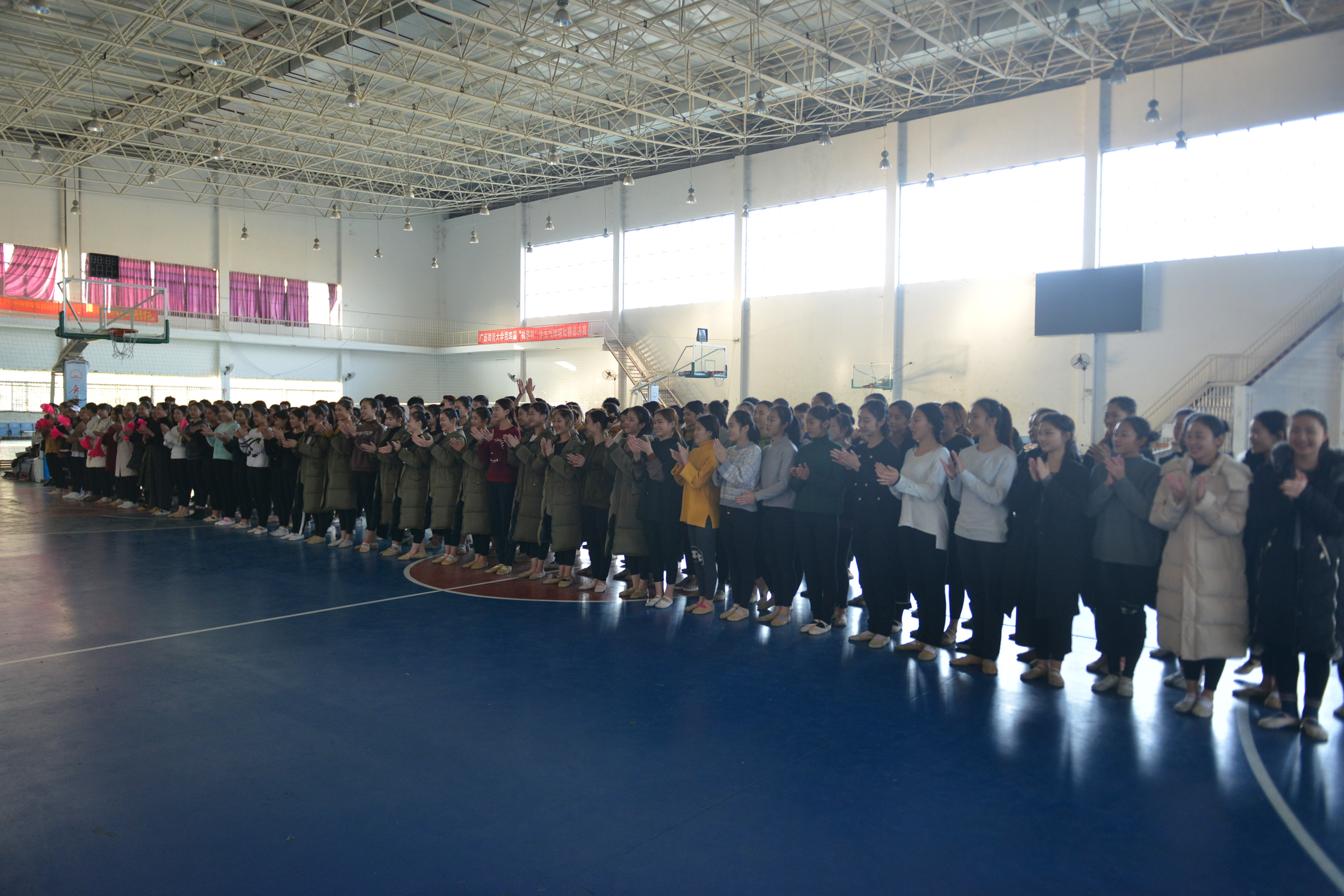 央视春晚桂林分会场组委会到我校慰问参演人员 ３１.jpg