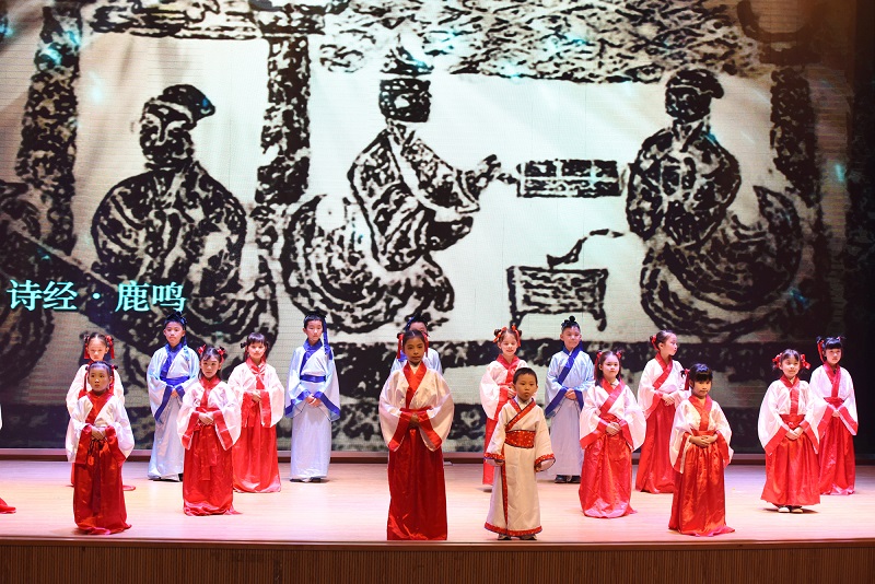 0《诗经.鹿鸣》表演单位：桂林市卓然小学.jpg