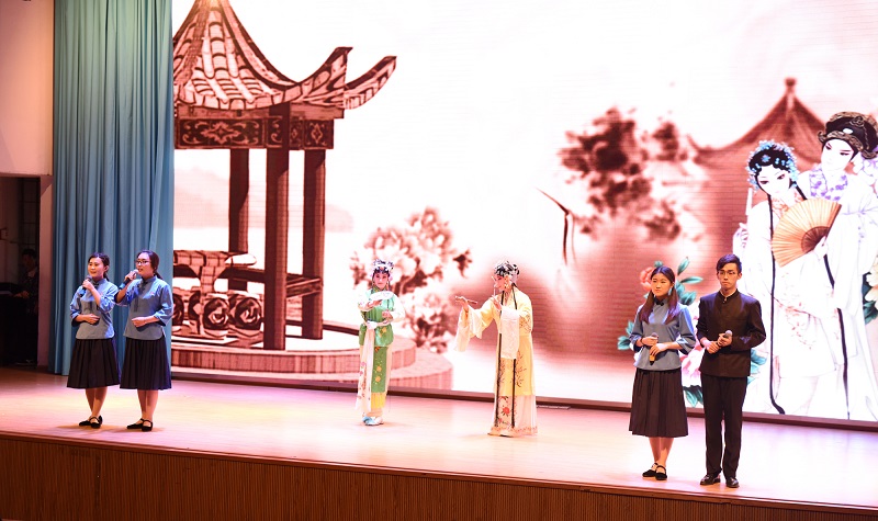 5《一卷红梦 一曲惊梦》朗诵：观文馆校园朗读者 选送单位：广西师范大学出版社.jpg