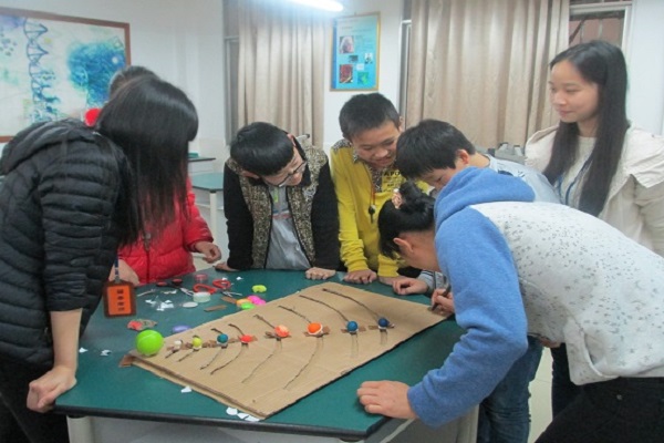 八大行星轨道模型交给老师签字.JPG