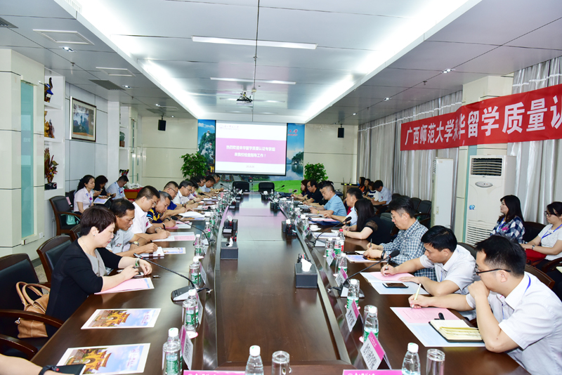 1说明会现场 - 副本.JPG