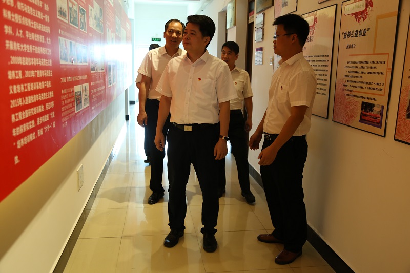 参观青马工程培训基地.JPG