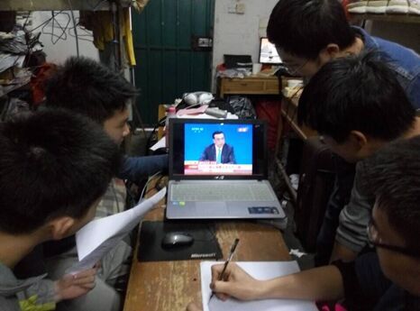在宿舍组织开展类似的学习贯彻两会精神的系列活动