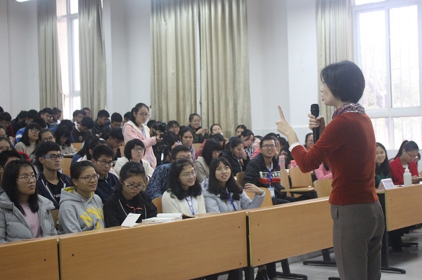 2.讲座现场.JPG