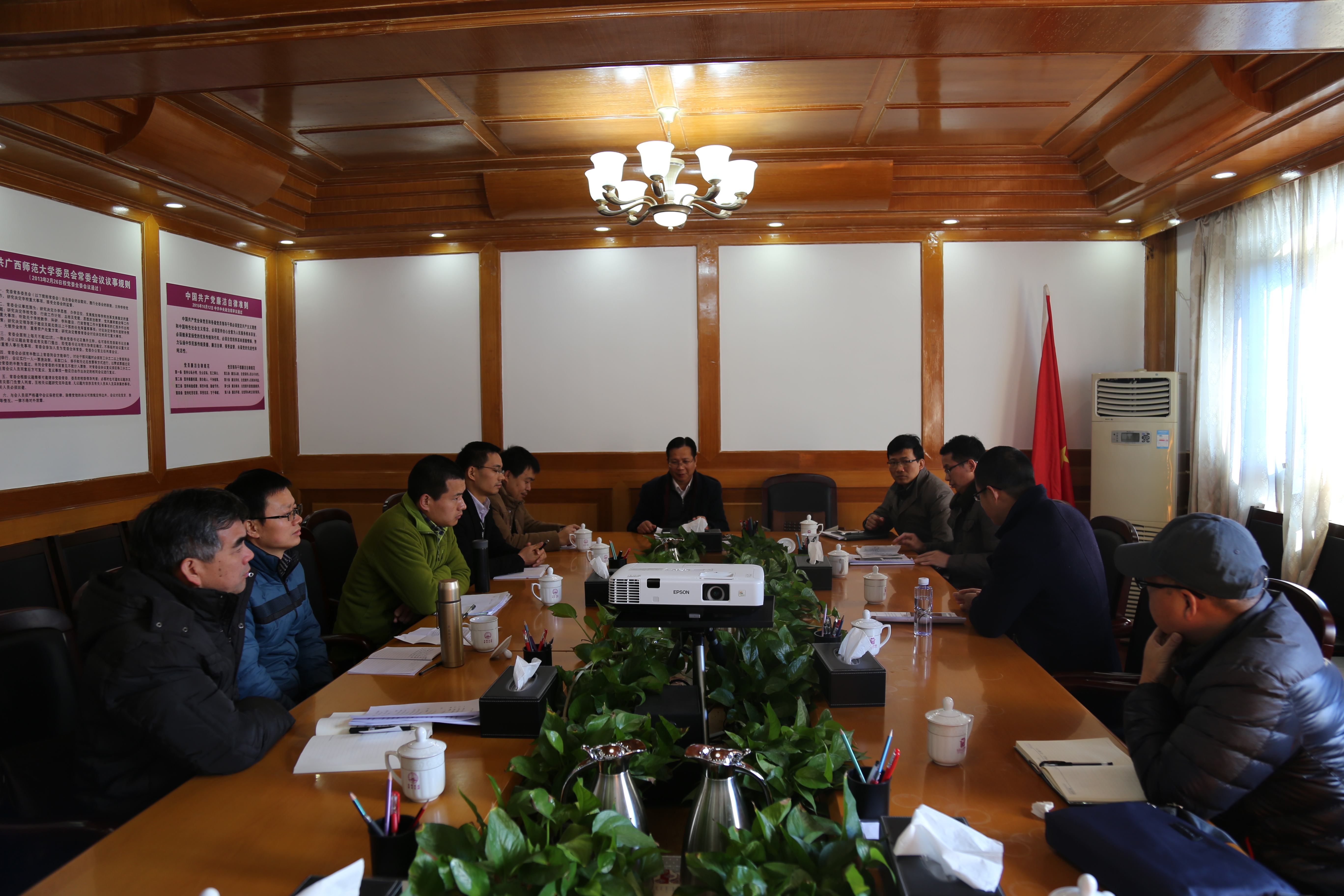 扶贫工作座谈会.JPG