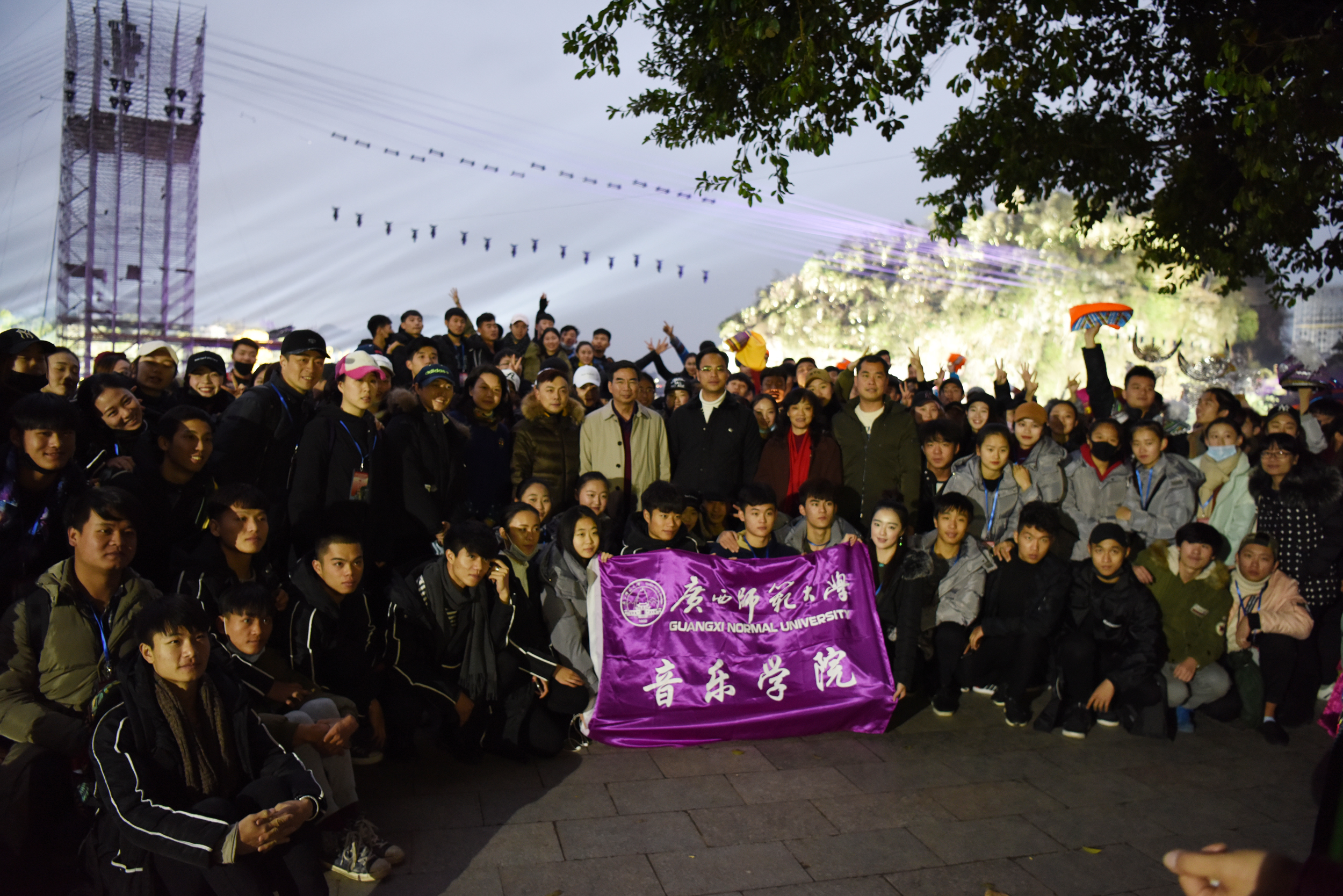 与参演人员合影０.jpg