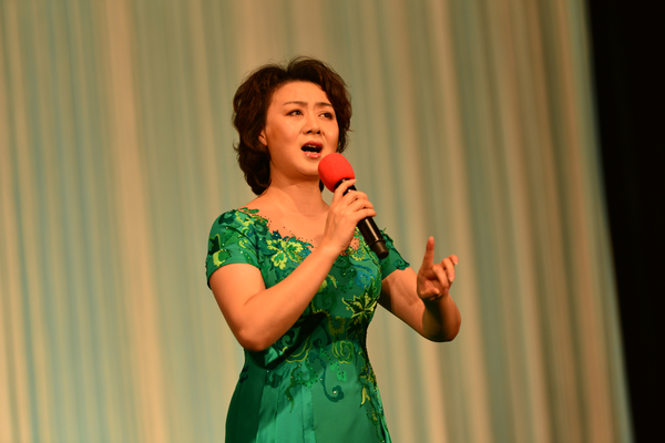 国家京剧院一团团长李胜素演唱