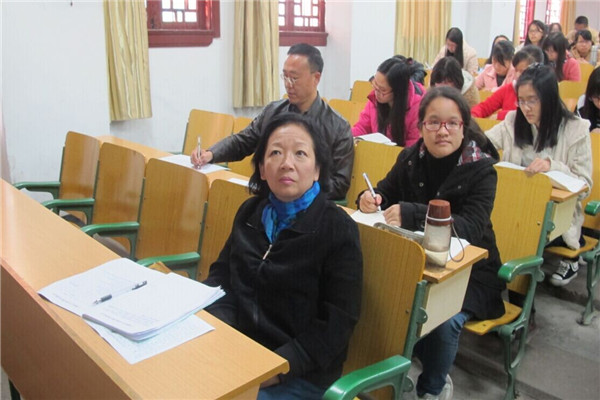 王枬书记听课中