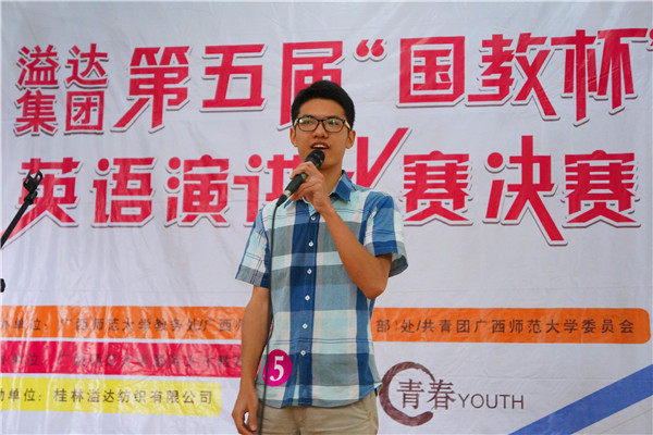 参赛选手韦祎精彩演讲 （本文配图均由大学生通讯社奉偲茗拍摄）