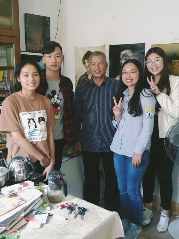 吴耀立老师与我们合影 - 副本.jpg