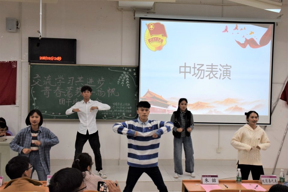 中场表演.jpg