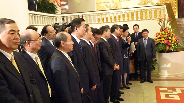 彭清华书记现场见证合作建设孔子学院协议签字仪式