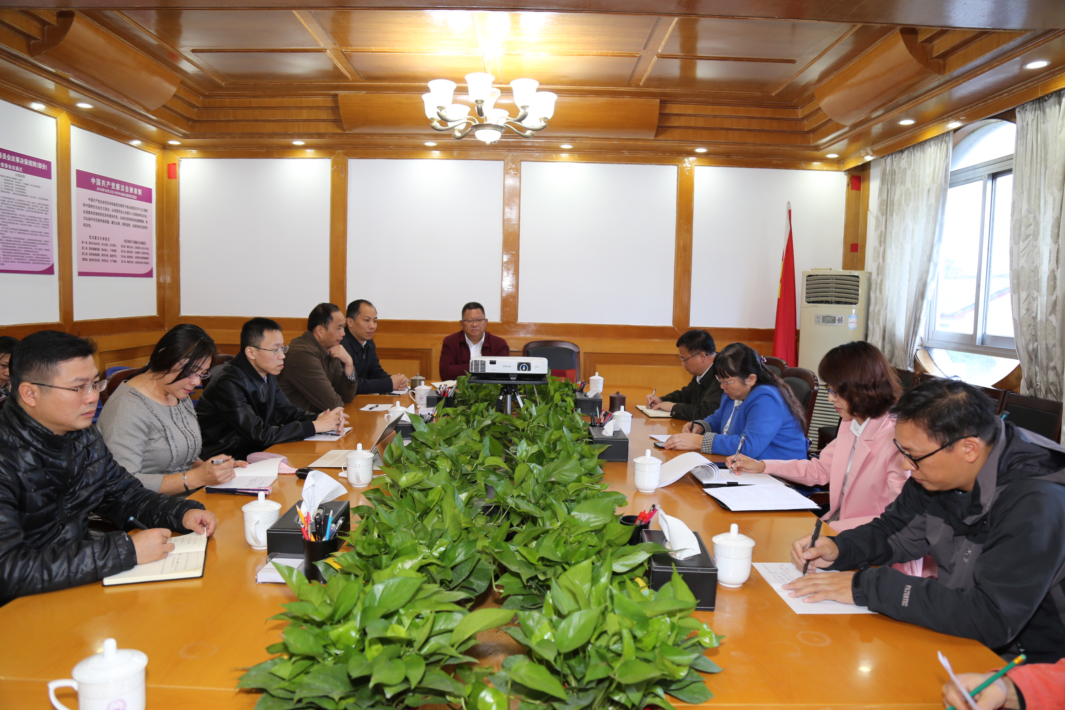 座谈会现场1.JPG