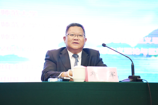 校党委书记邓军教授致辞.jpg