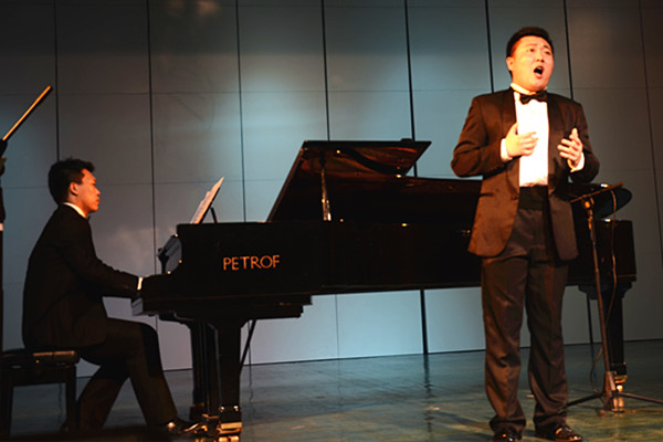 肖玥老师演唱《牧歌》《烟花易冷》（音乐学院 徐光磊 摄）