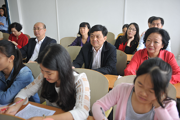 听课现场（大学生通讯社 童立 摄）