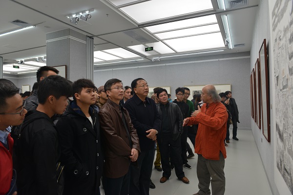 6桂林市人大副主任赵德明、桂林市政协副主席郑毅、广西师大副校长白晓军参观画展.jpg