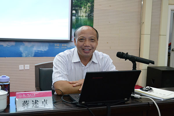 暨南大学党委书记蒋述卓为学员们授课