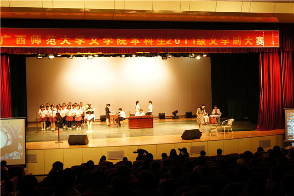 演出现场（大学生通讯社 奉偲茗  黄敏静  蔡彬彬摄）