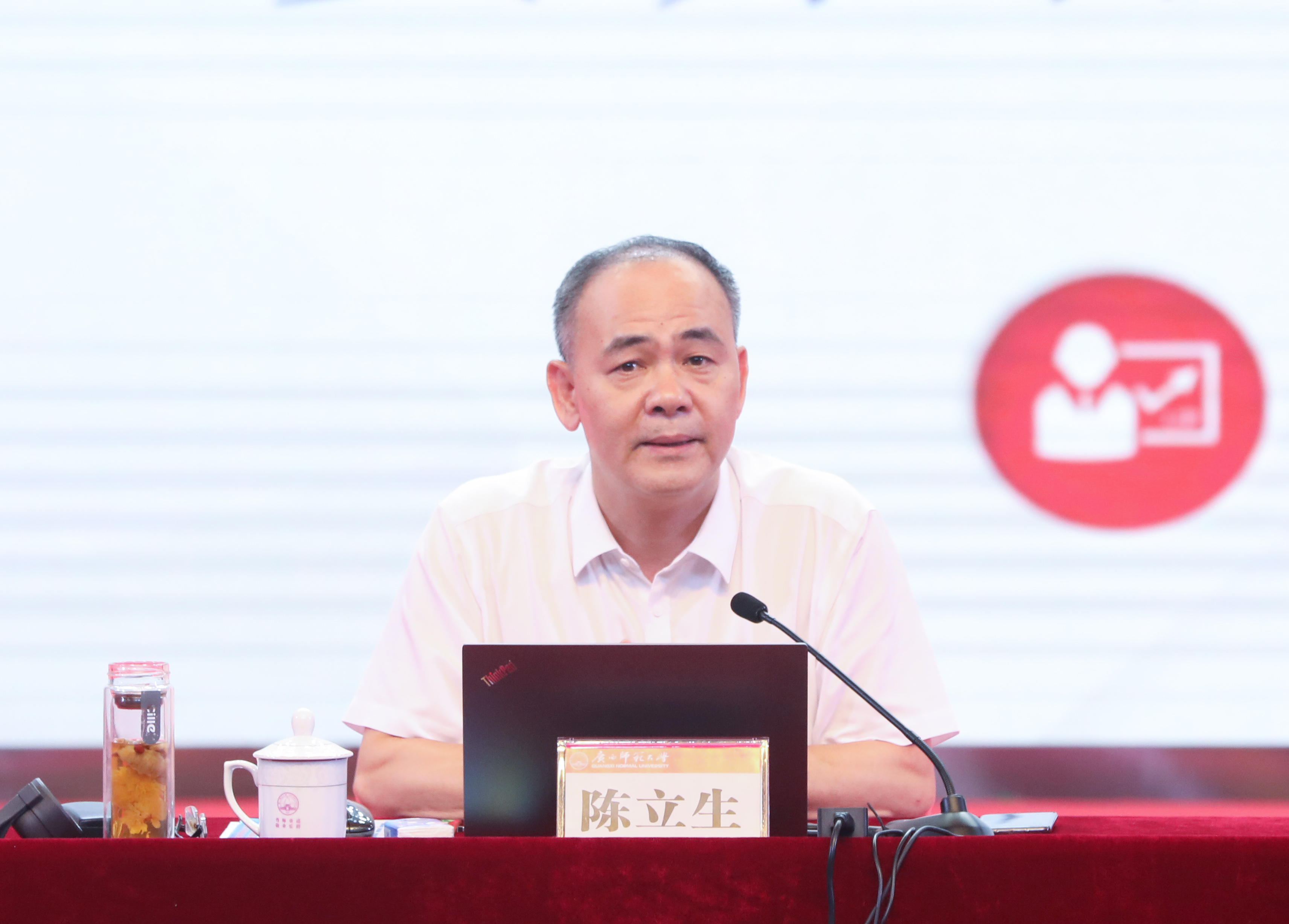 广西社会科学院党组书记,院长陈立生为我校党员干部作专题报告