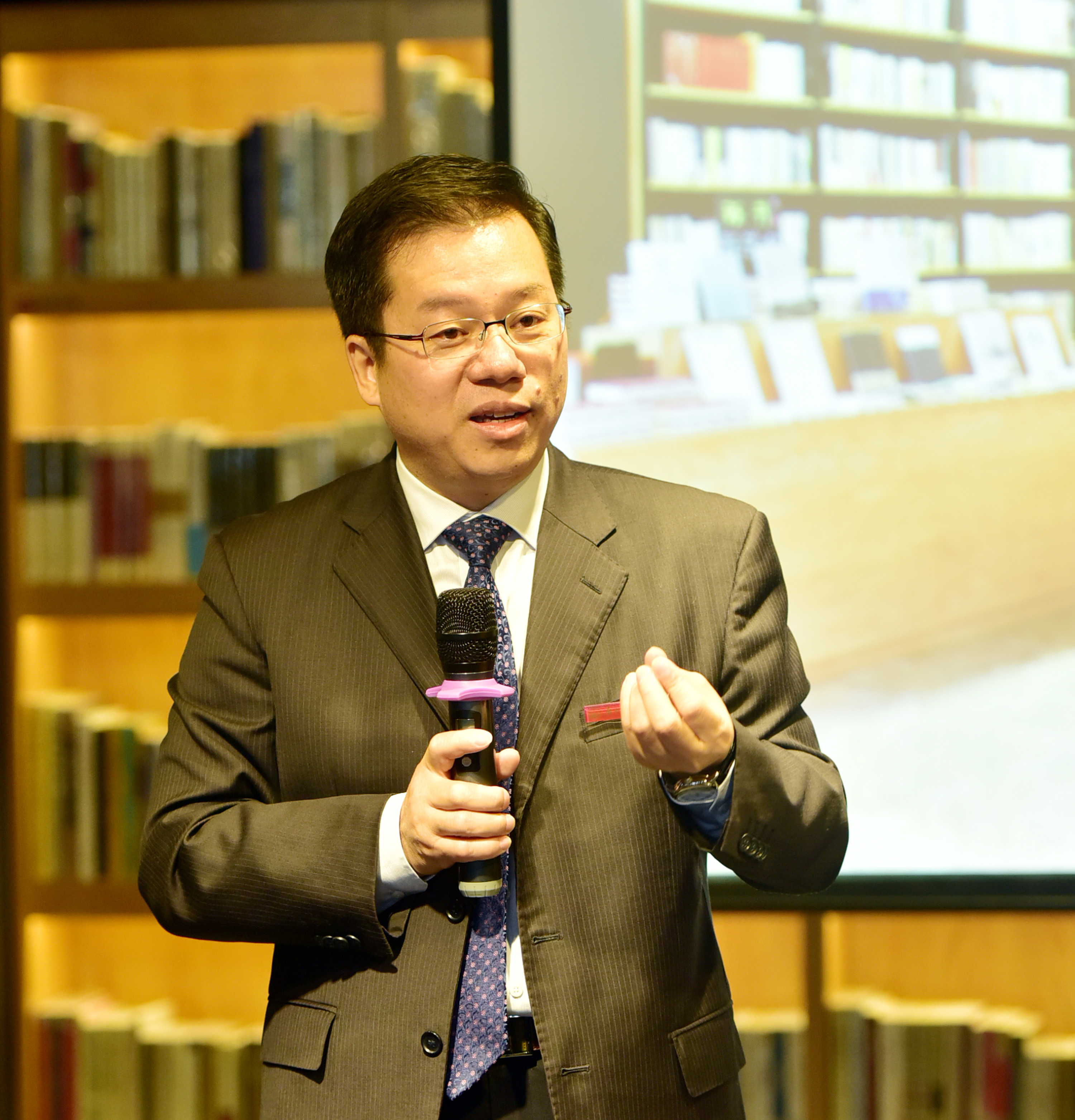 贺祖斌校长作“独秀书房人文实验室”首场文化沙龙——校庆与大学文化记忆。.jpg