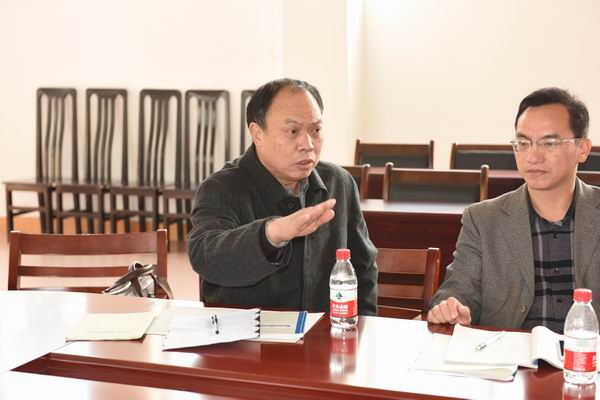 李庆忠教授在评课