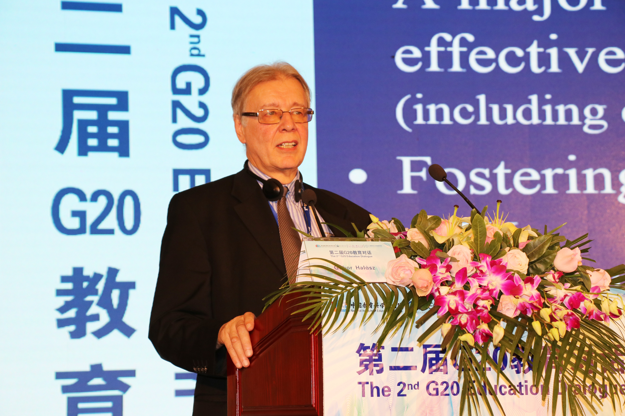匈牙利罗兰大学的 Gábor Halász  教授以“教育创新的性质”为题进行了专题对话报告9.jpg