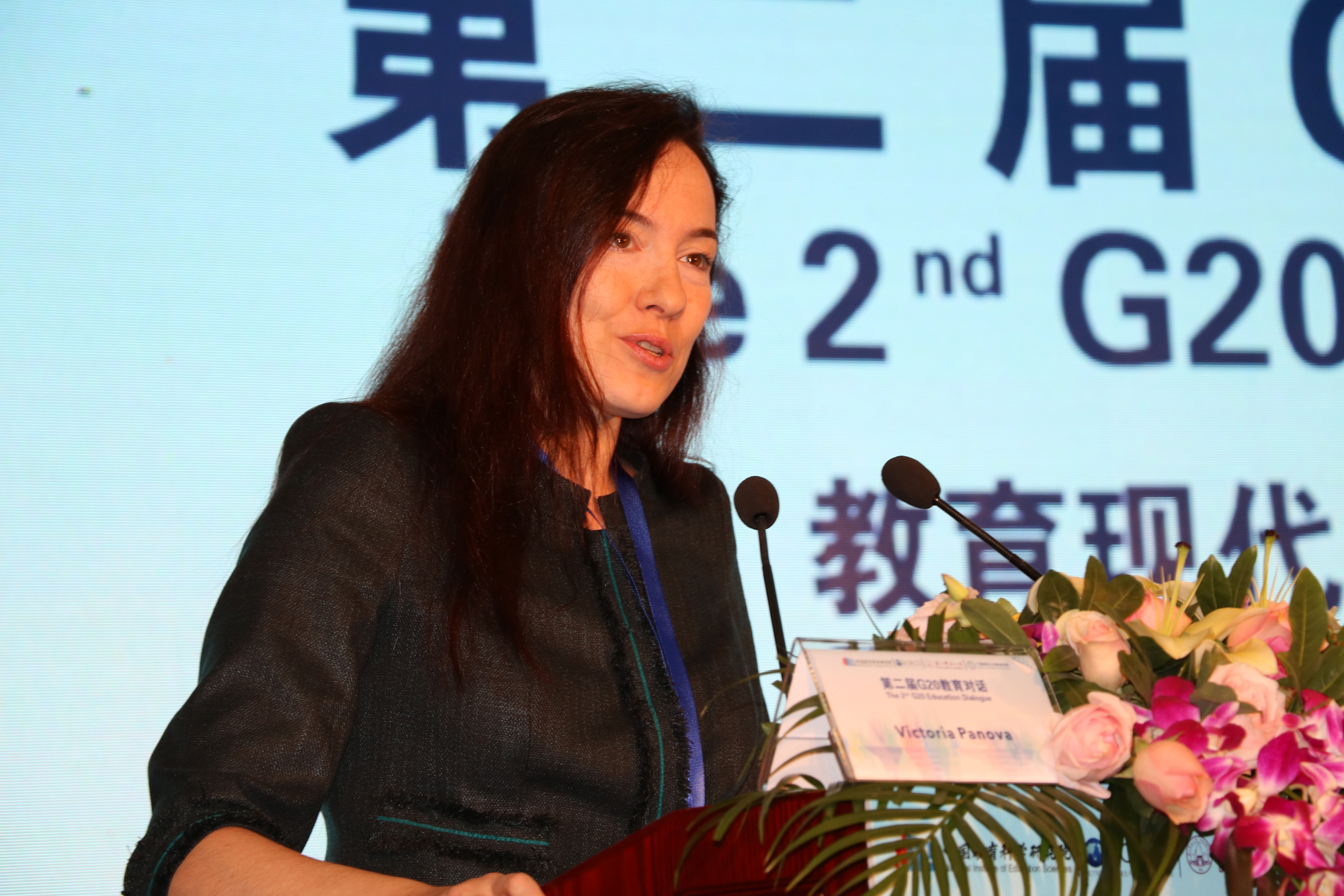 俄罗斯远东联邦大学 Victona Panova 副校长做了题为“回应第四次工业革命的挑战：9.jpg